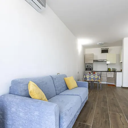 Apartment Perla Sul Mare Con Giardino San Lorenzo al Mare