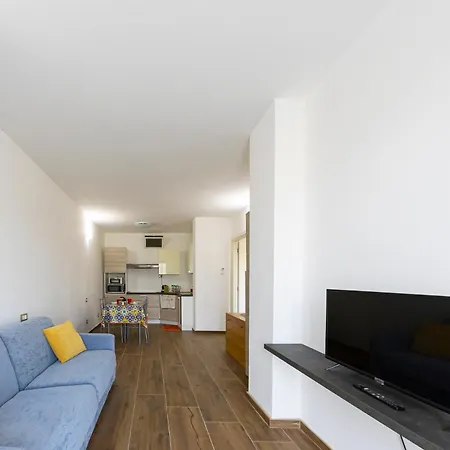 아파트 Perla Sul Mare Con Giardino 샌로렌조알메어